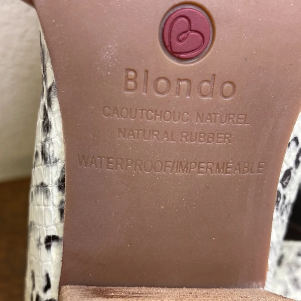 Blondo Waterproof Booties Snakeskin Print NWOT Size 7.5